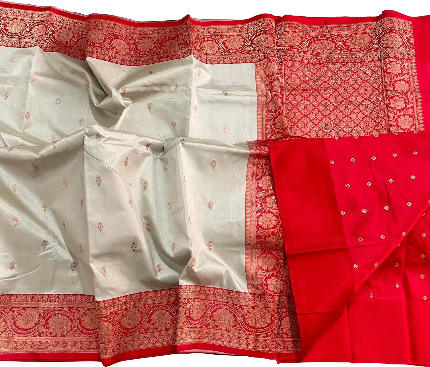 Elegant Off White Banarasi Silk Saree: A Timeless Classic